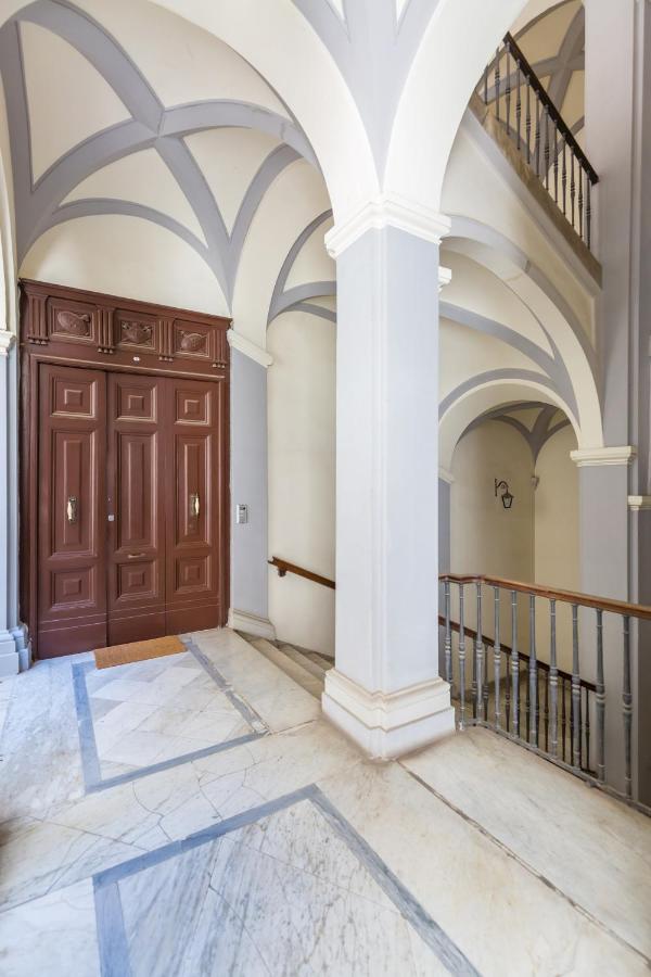 Design & Studio Duplex At National Museum Napoli Exterior foto