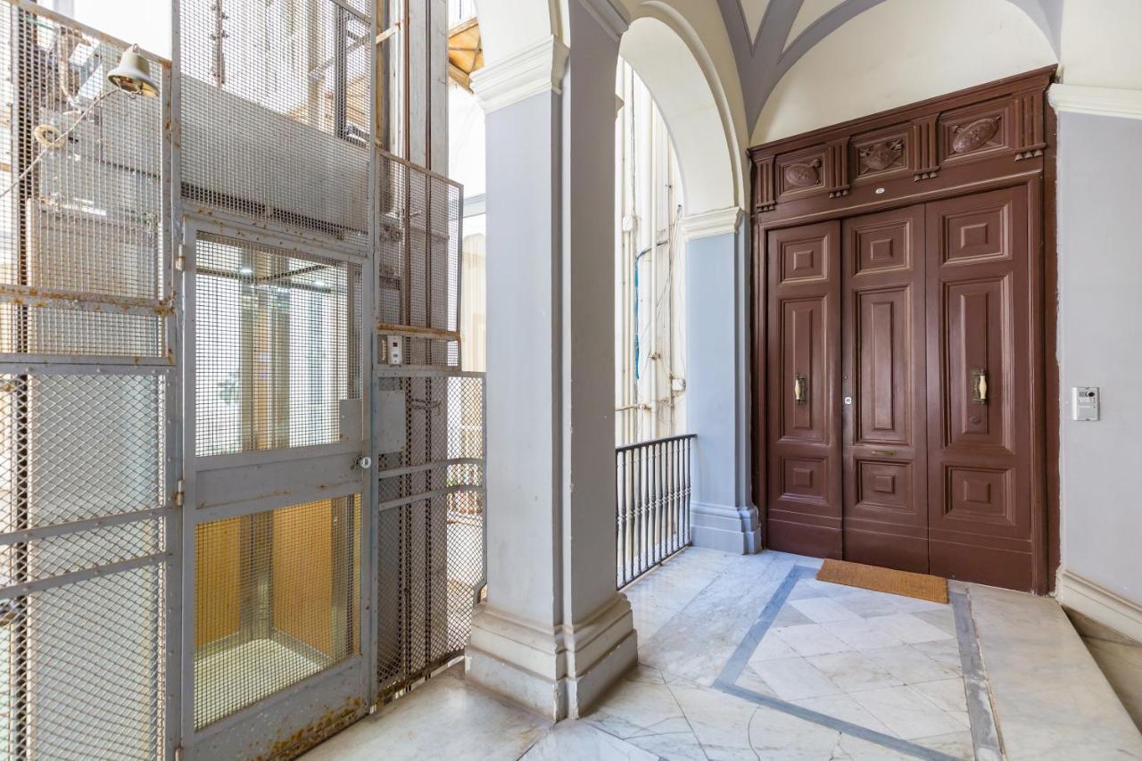 Design & Studio Duplex At National Museum Napoli Exterior foto
